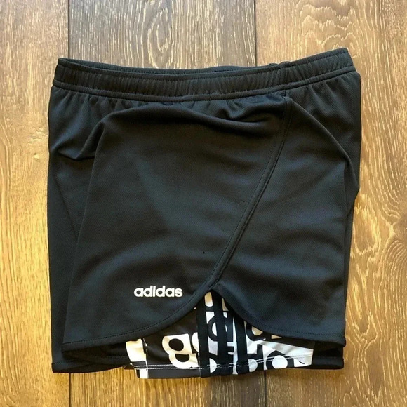 Girls Adidas shorts - Picture 4 of 4